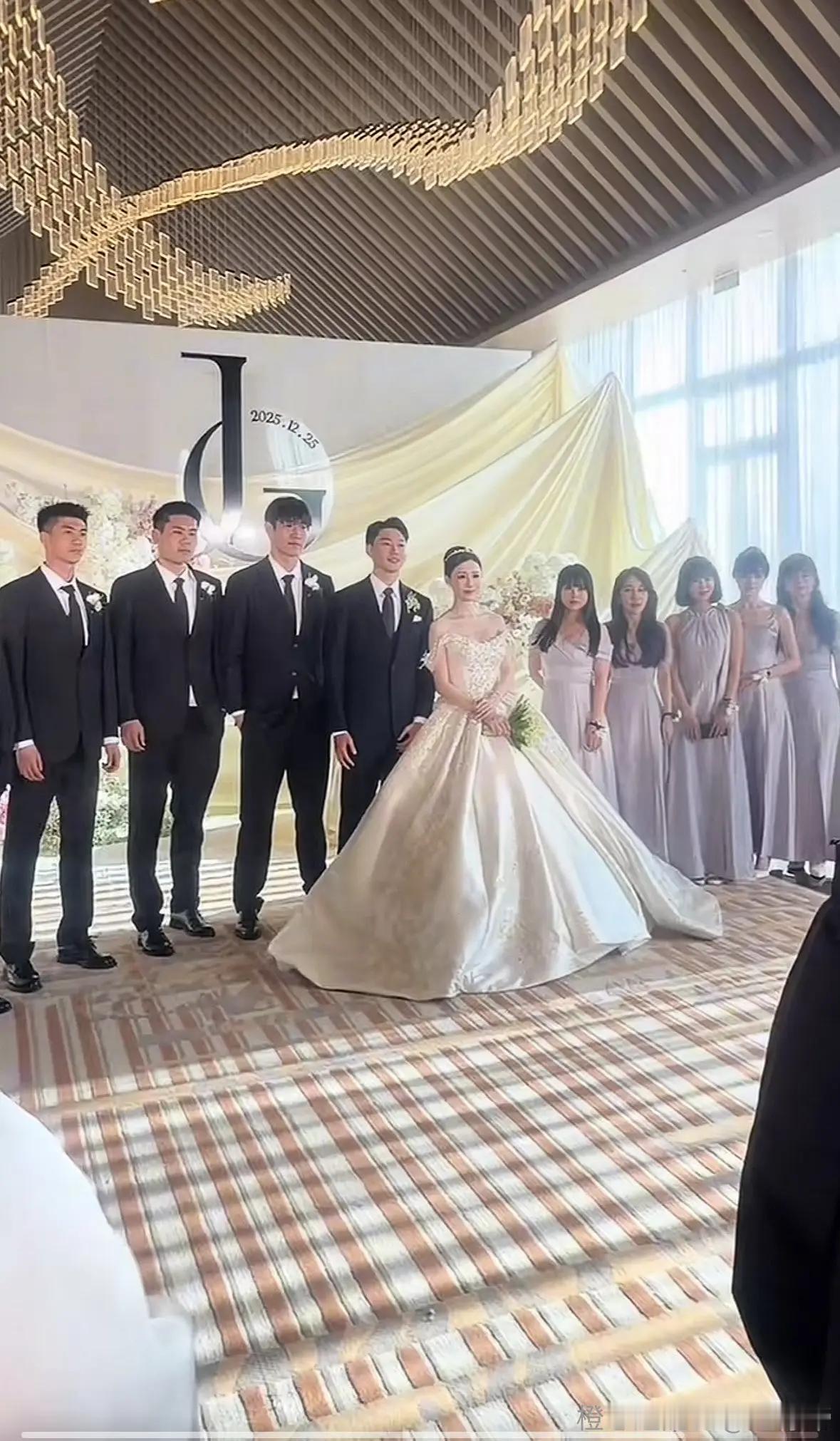 山东泰山球员高准翼在老家延吉举办婚礼，根据网传视频和照片显示，众多球员都去参加了