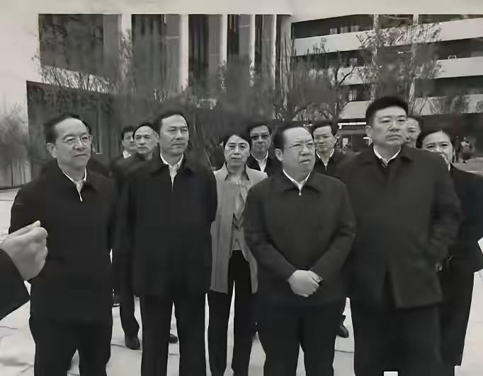 蒋、马、王、周四人的同框照片，时过境迁，四人中三人已经先后宣布被调查了，真是人面