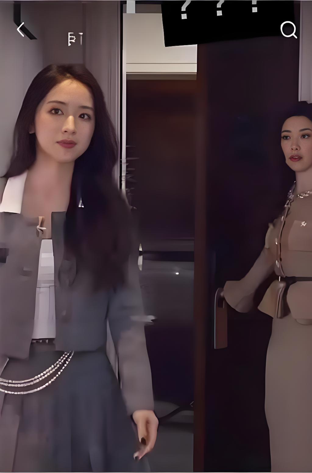 2025年11月1日，《心动的信号7》女嘉宾翁青雅跨界主持采访朱珠时表现失误，自