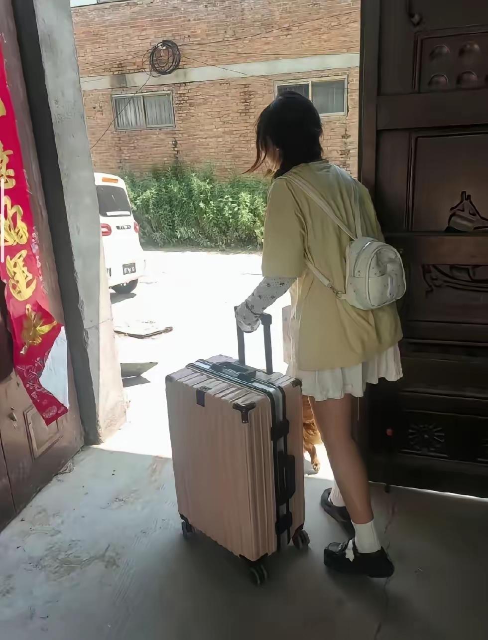 高考的成绩出来了，侄女的成绩458分！全家人都在怀疑这个成绩，模拟考试每一次都是