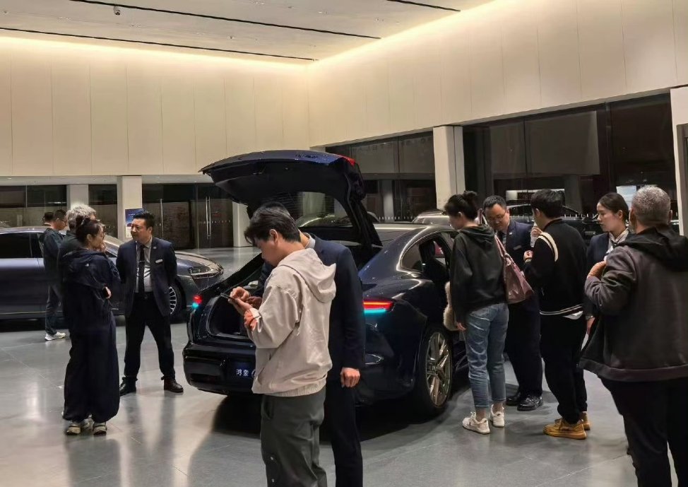 尚界Z7发布后门店人山人海尚界Z7首销门店火爆火爆，太火爆了，就冲这个热度，尚界