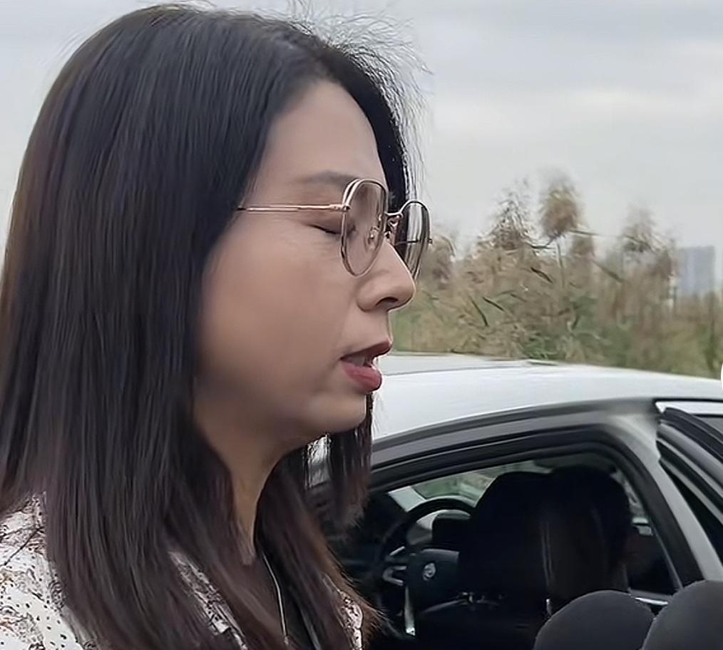 崔丽丽不是一位精于布局的阴谋家，就是一位坚强勇敢不卑不亢伟大的女性！而我结合她的