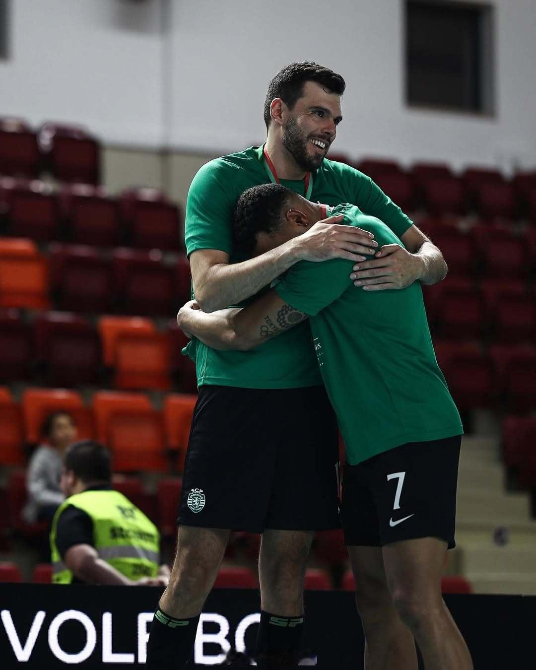 俱乐部组照：里斯本竞技第六次夺得男排葡萄牙杯冠军。李咏臻留洋第一季李咏臻中国男