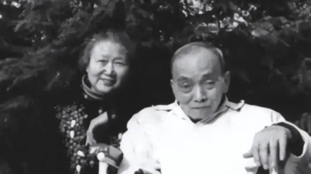 1949年4月，国民党少将范纪曼要被执行死刑，临刑前，他说要上个厕所，但谁也没有