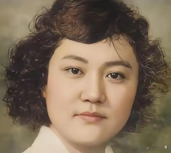 日本人把她从凳子上解下来时，她的腿已经无法站立，像两条软绵绵的布袋垂在地上。两个