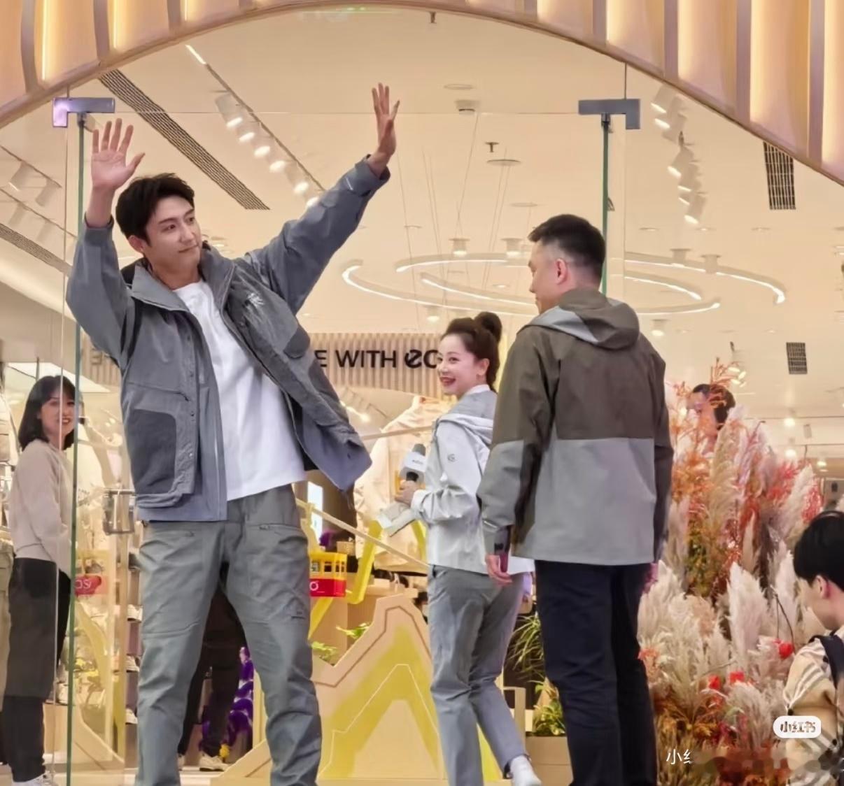 一个人可以壮，也可以萌，又壮又萌的真是宇宙唯一只有这一个，没有平替。