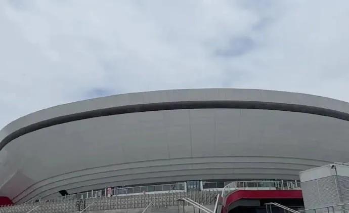 申花球迷这次有点失落了！根据东体报消息！国足这次上海集训选择外海港主场场外训练！