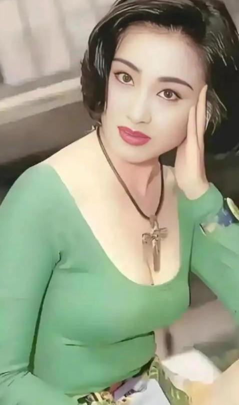 1996年，张敏被逼得走投无路，只身来到上海滩发展，“京城四少”之一的汪雨对张敏