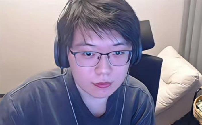 查理斯：虎牙主要骂人一直被消音骂的很不爽啊，感觉不能待在虎牙了，得去斗鱼，斗鱼说