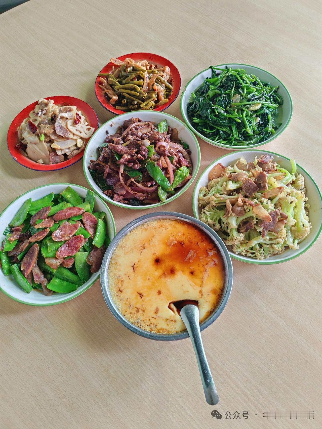 美味佳肴，自己亲手做的农家菜，还挺有食欲吧？农家乡村菜农家日常菜肴