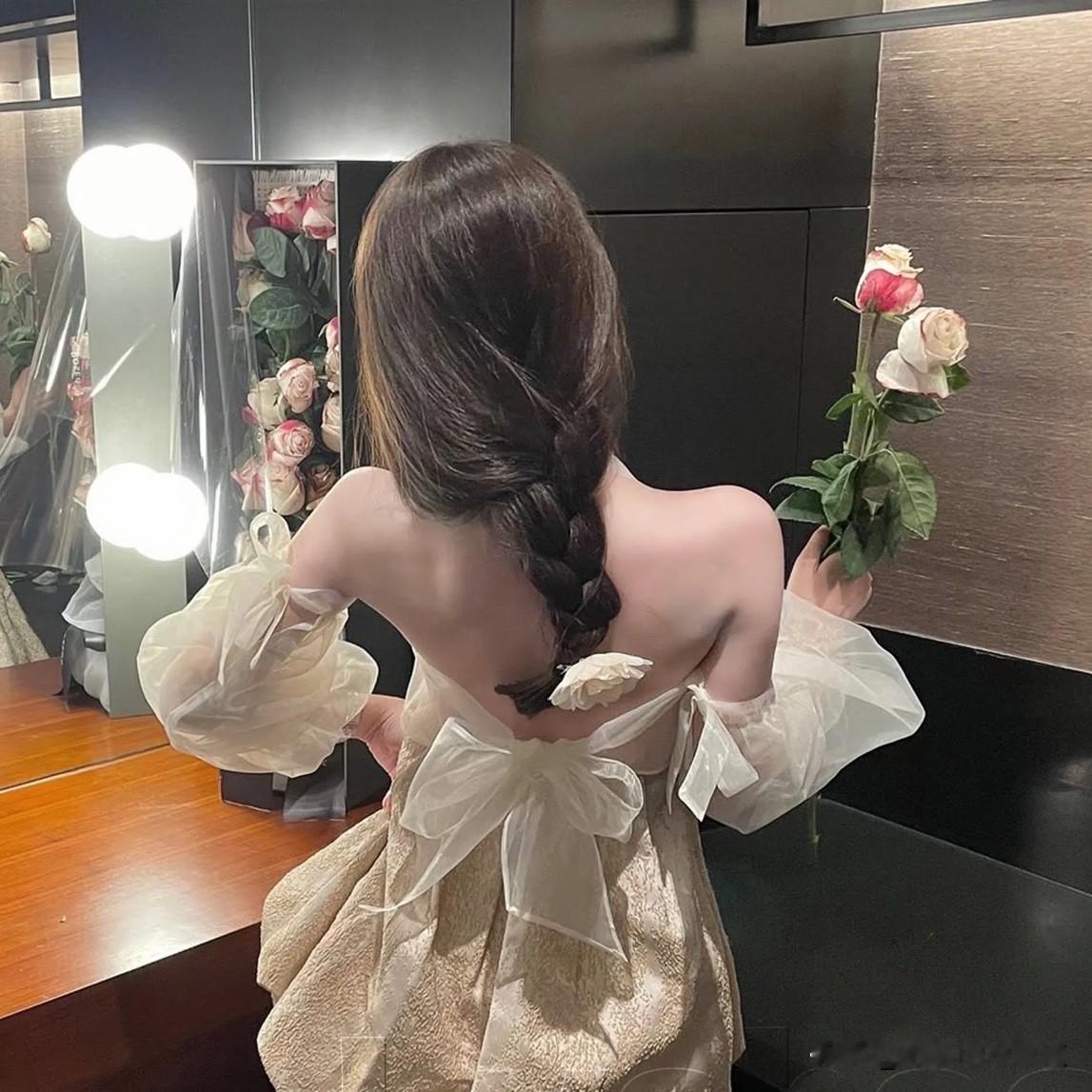 男人就喜欢这样的女人1:没事跟他撒撒娇，对他温柔一点，给他点温暖，让他感觉到
