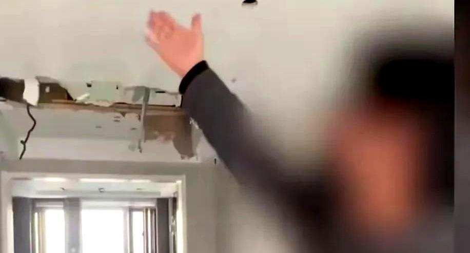 西安房东将自己一套毛胚房租给1男子，两人签了8年合约，8年后，房东要价，男子不租