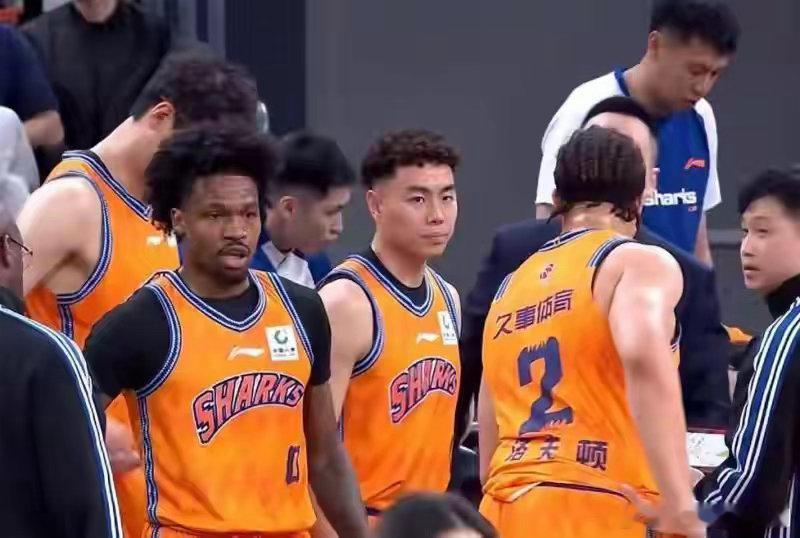 CBA｜上海男篮成功留住核心班底，期待续约古德温、洛夫顿北京青年报记者17日获悉