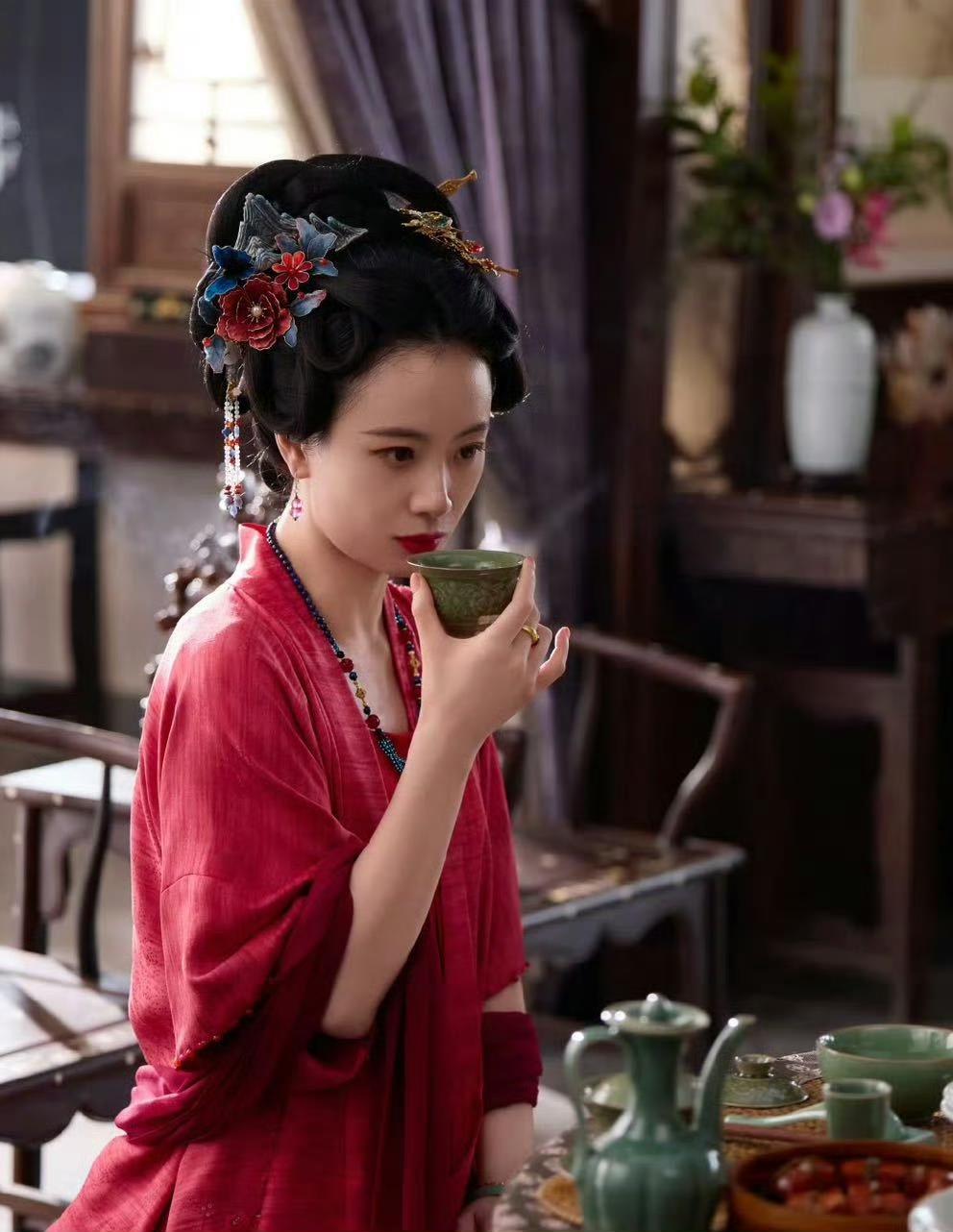 《兰香如故》里很多人不理解李梦饰演的赵星棠被捉奸为什么不整理衣服？还有人骂