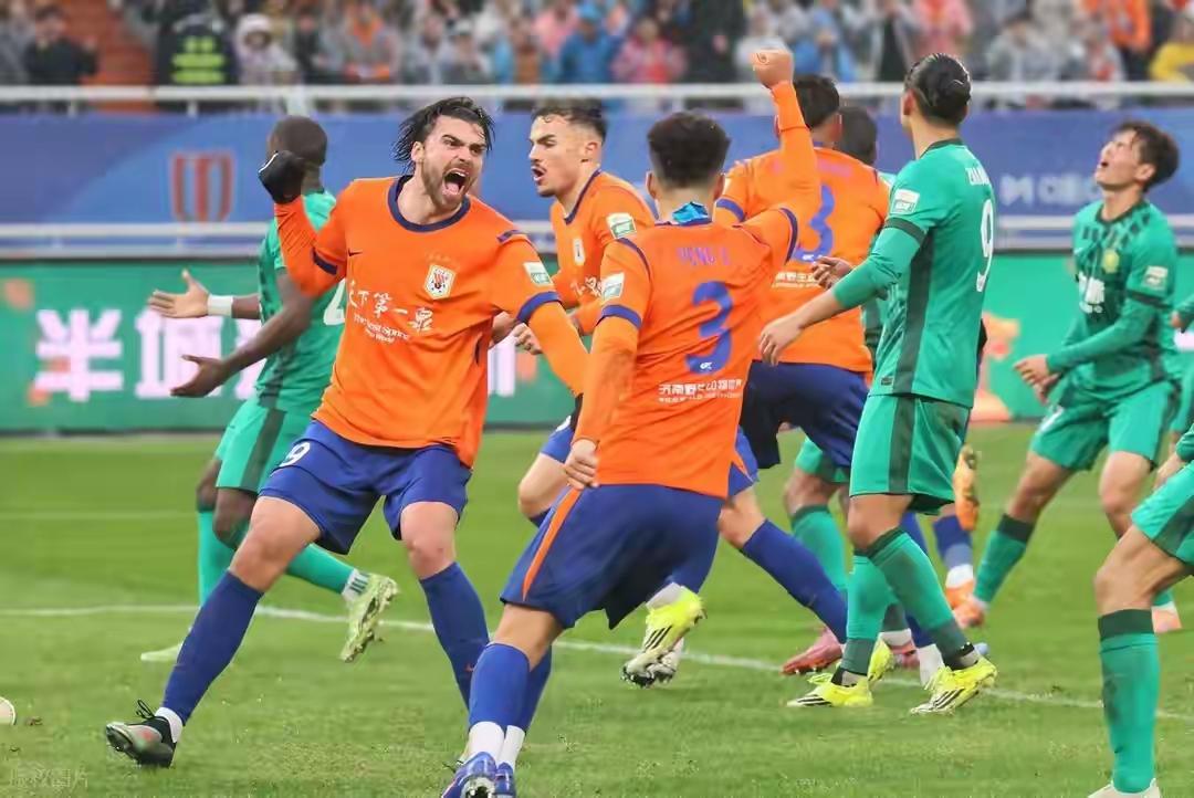 山东泰山队2:1完胜北京国安的五点关键因素1.克雷桑本场比赛关键先生。一个