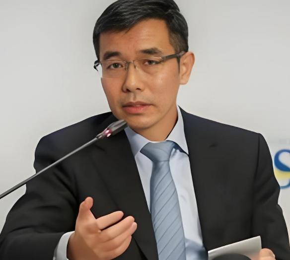 汤晓鸥，中国科学技术大学计算机天才，亚洲前五计算机科学家，麻省理工学院博士，微软