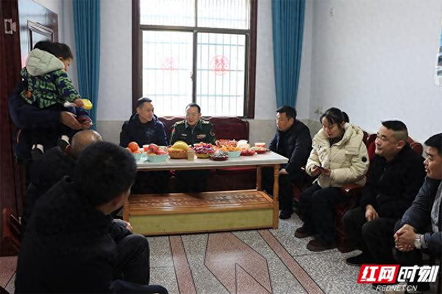 汨罗市暖心送喜报 双拥工作显真情