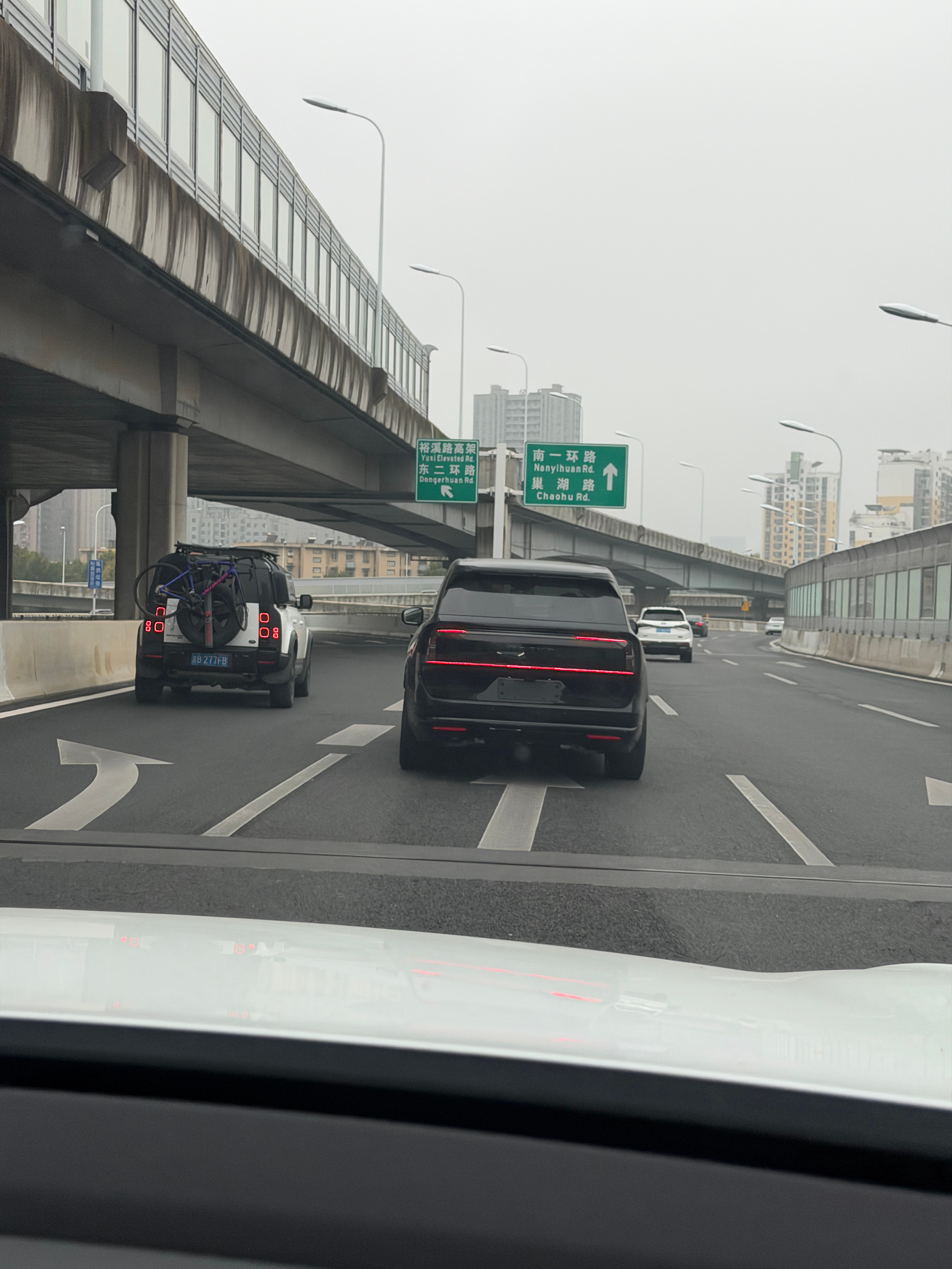 看我路遇了什么车[doge][doge][doge]杭州湾库里南啊！！​​​
