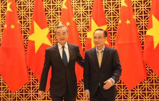 中国和越南谈妥了当地时间3月15日，中国外交部长王毅在河内会见了越共中央政治局