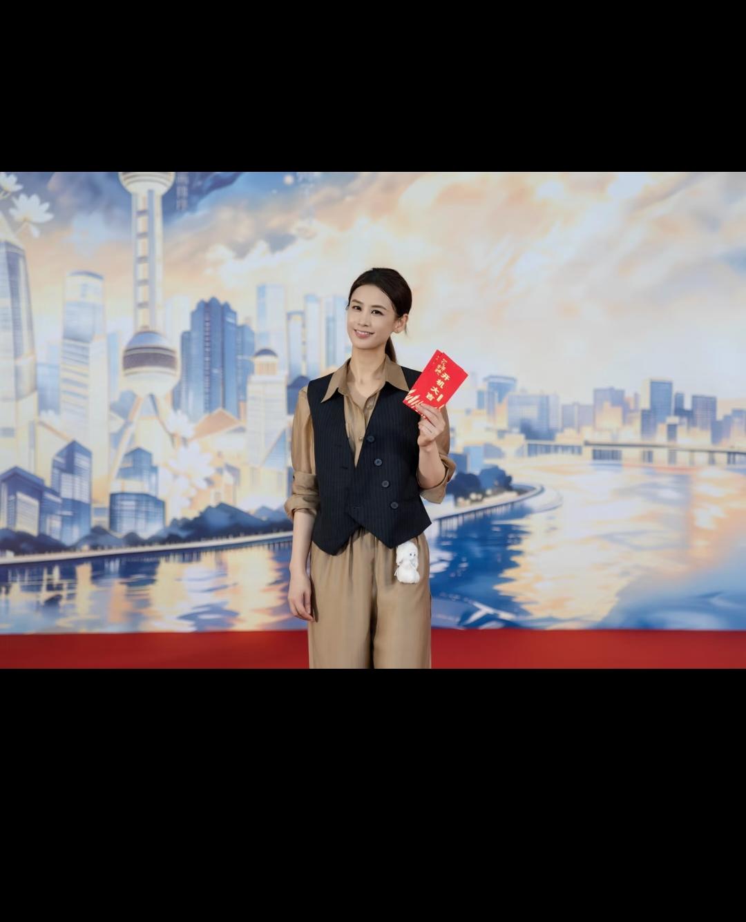 虽然跟渣男离婚后你一直很励志，出国留学，自己写书，带着孩子搞事业！但是你这次没