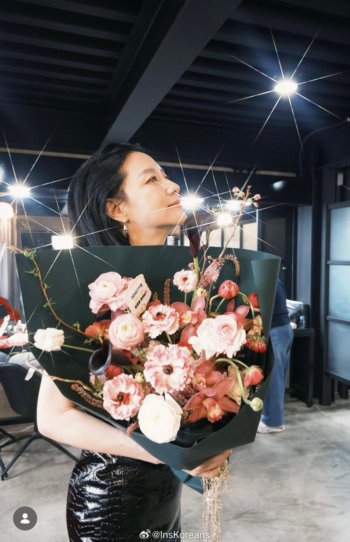 李英爱李英爱济州岛参加活动55岁这个状态太好了