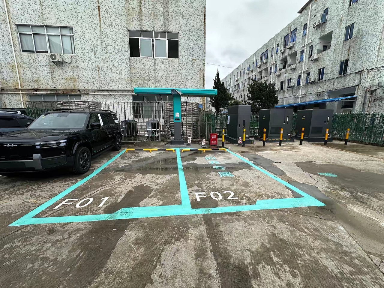 设计比亚迪闪充这个人，绝对是个高手，我今天不讲它那个硬件充电快，我就讲讲这个设计