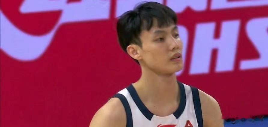 一场加时险胜，一场被逼到最后时刻3分险胜，广东队新赛季主打一个字“乱”！这赛