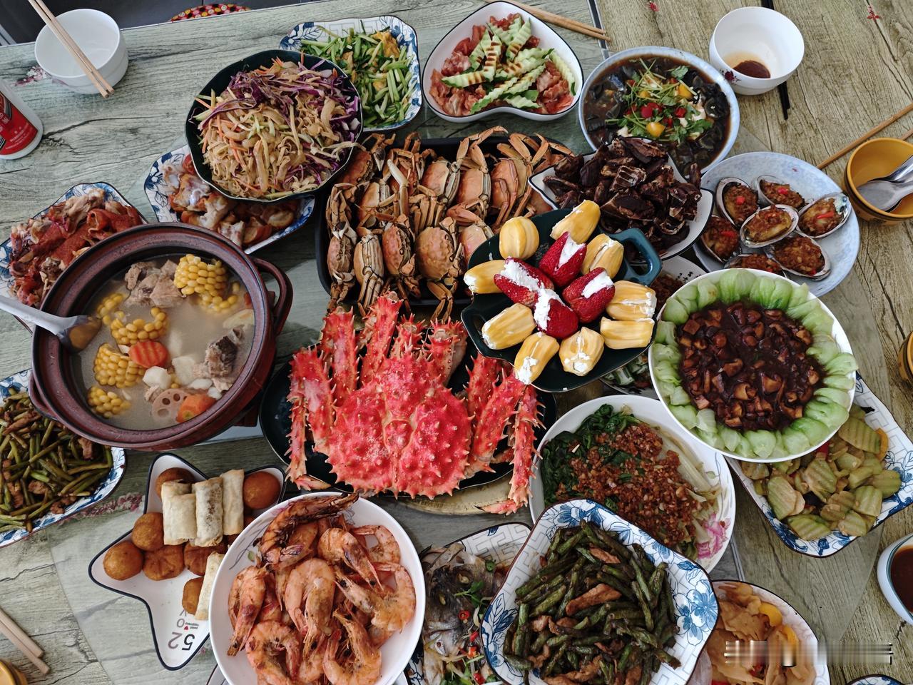 朋友和我得瑟他家的年夜饭，我仔仔细细的看了一遍，看完后，我觉得还真不简单！看来