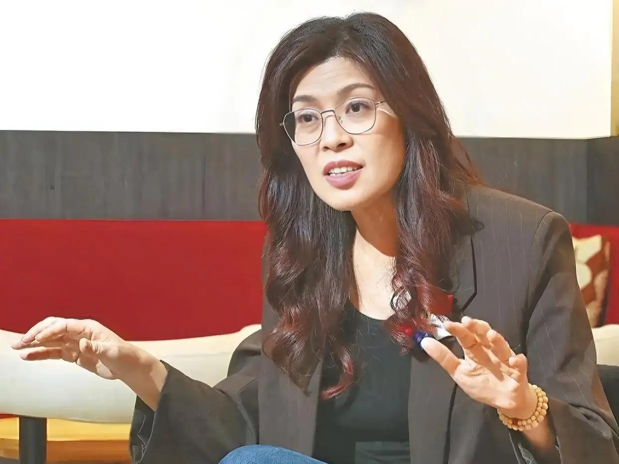 被郑丽文当场怼到丢脸的“台独”教授陈方隅疑似精神崩溃，连发九文控诉“成千上万网军