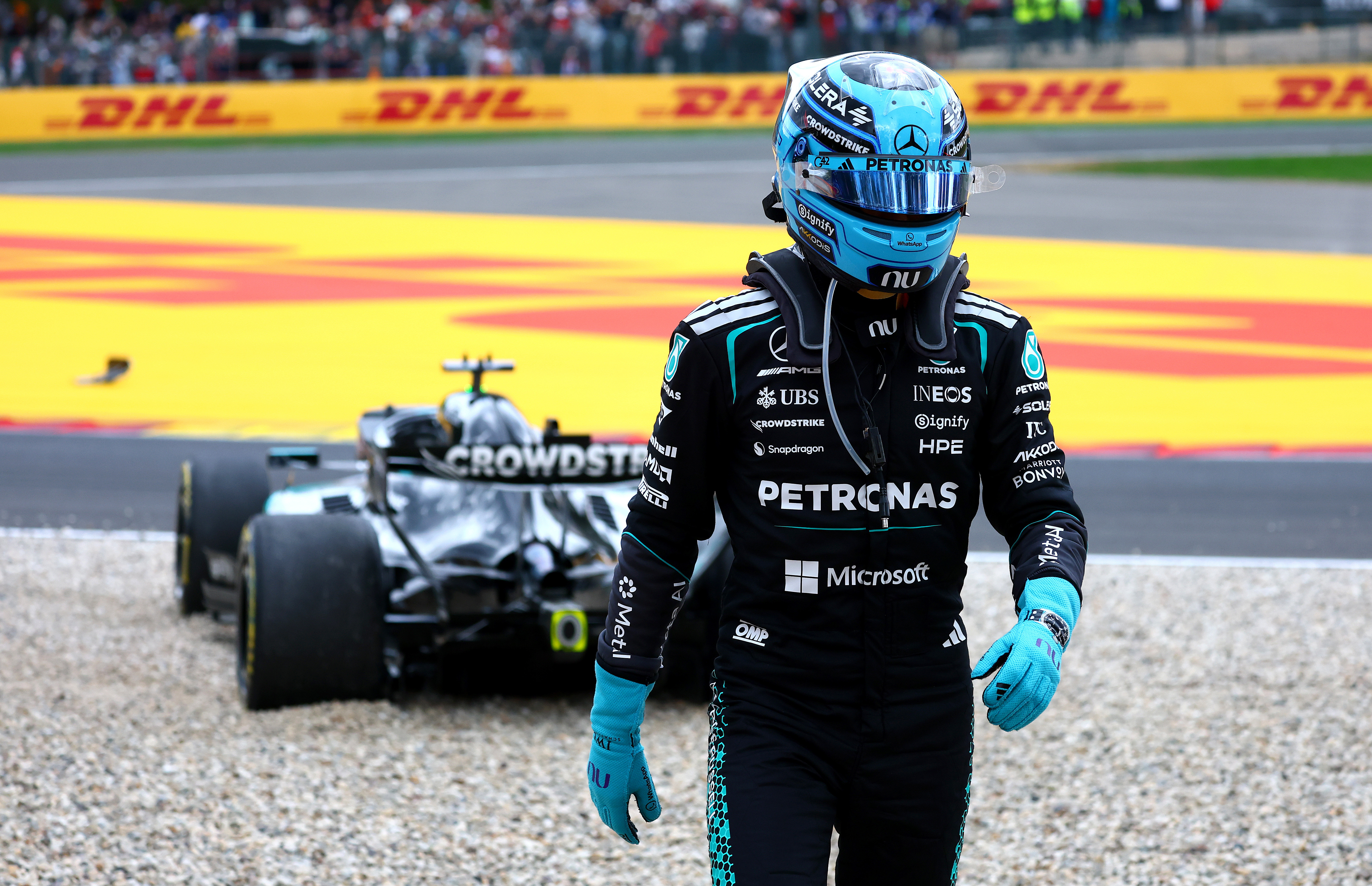 拉塞尔在退赛后面对Motorsport等媒体采访时说：“我起步不错。第一弯也做得