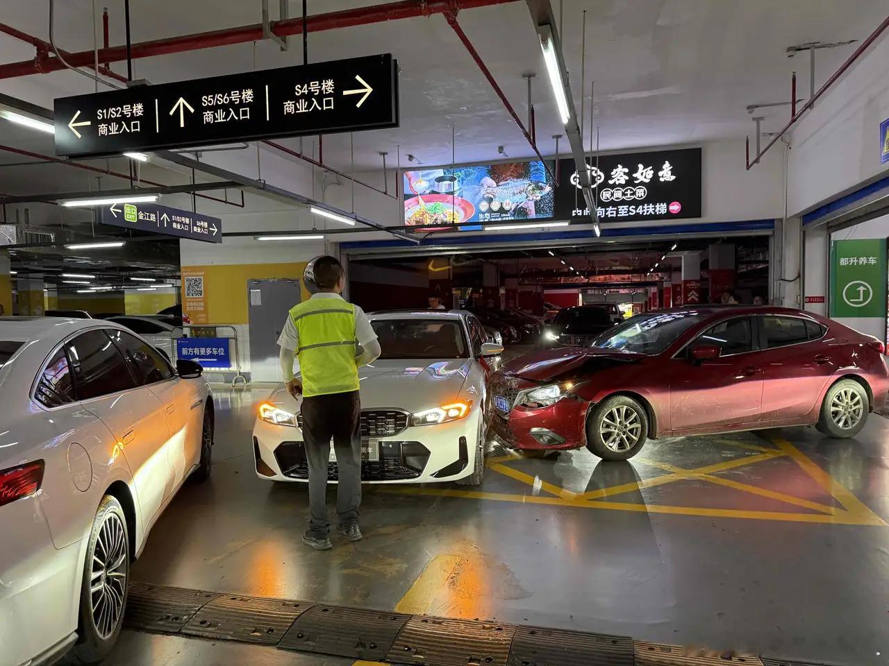 新车子刚提一小时就被撞，对方全责，保险全损金额226800元，气囊都爆了，残值1