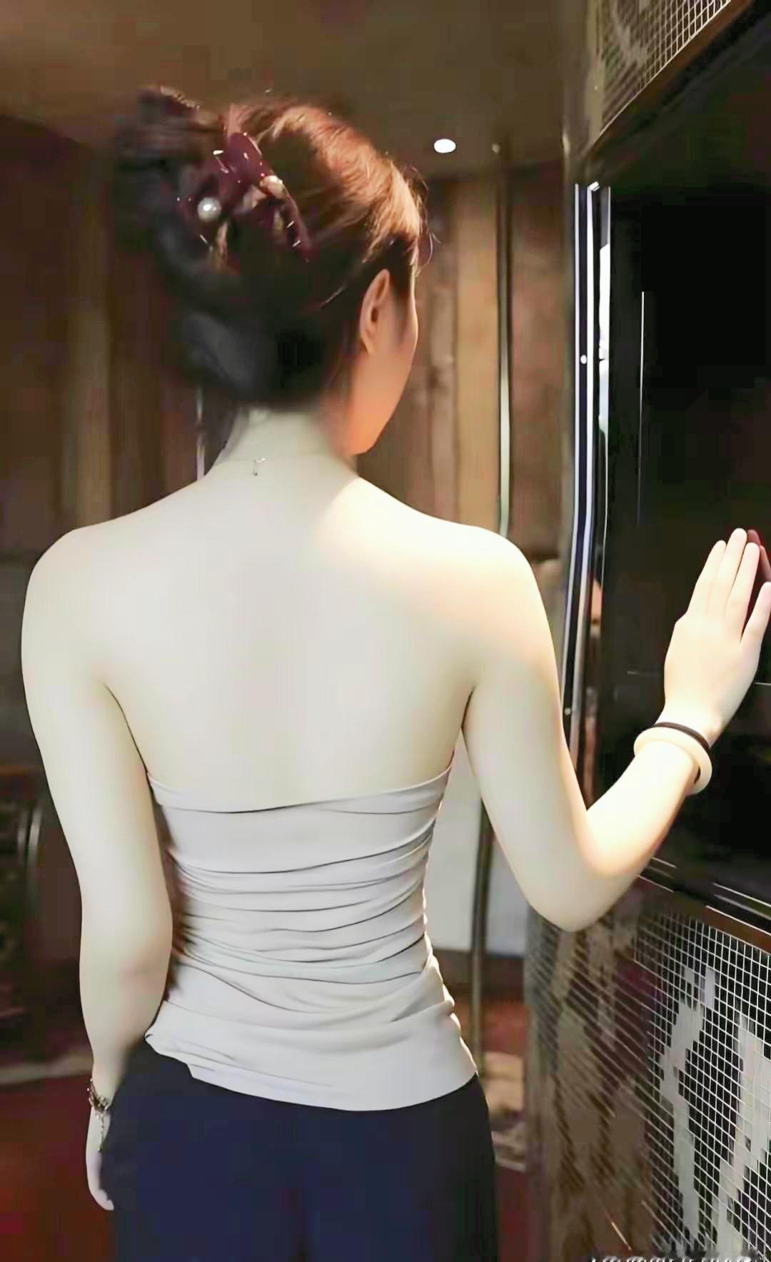 所有人都陷入了一个最大的误区，喜欢一个人并不一定要得到她的心，喜欢一个人也并不一