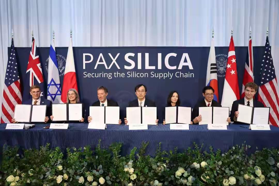 惊爆！美国“硅和平”踢走印度，莫迪紧急向中国示好近日，国际局势再起波澜，美国