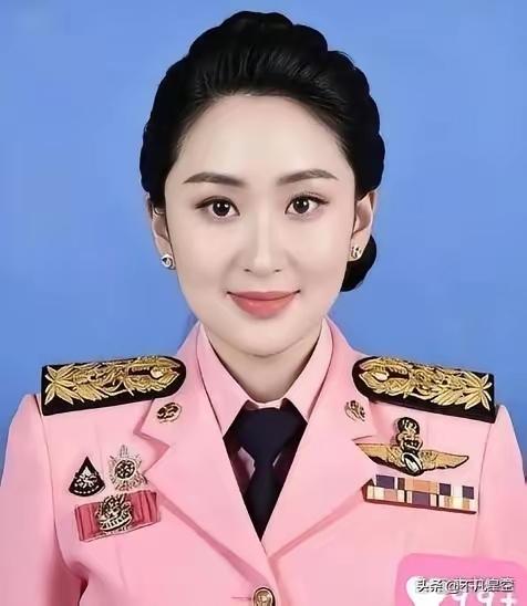 太暖心！泰国总理首次访华，全程花式亲近中国，现场四句中文加油引爆全场7月19日