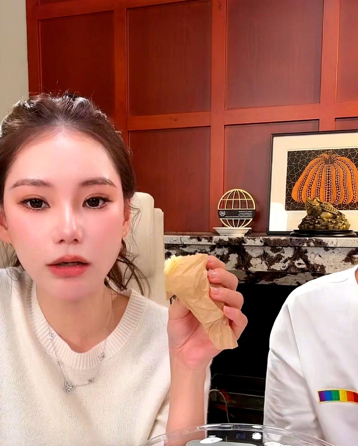 马筱梅：我跟老公是互相督促！她在直播里说着，自己会推着懒得动的老公，汪小