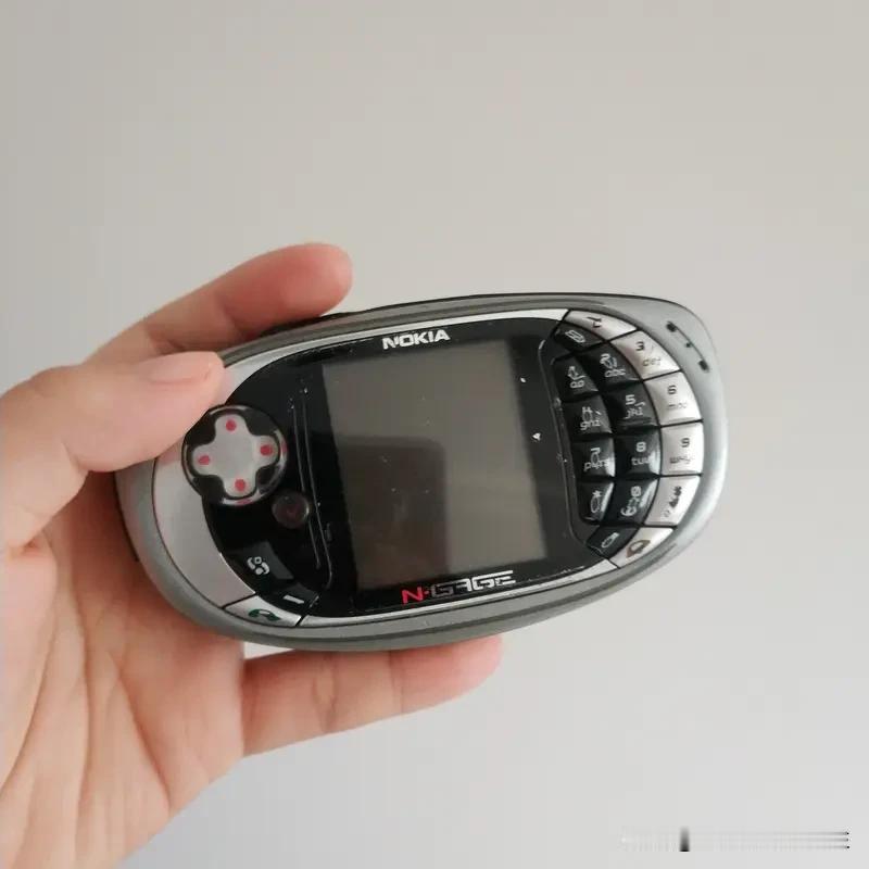 诺基亚的衰落啊，那原因就像天上的星星，数都数不清。想当年在功能机时代，它那可是手