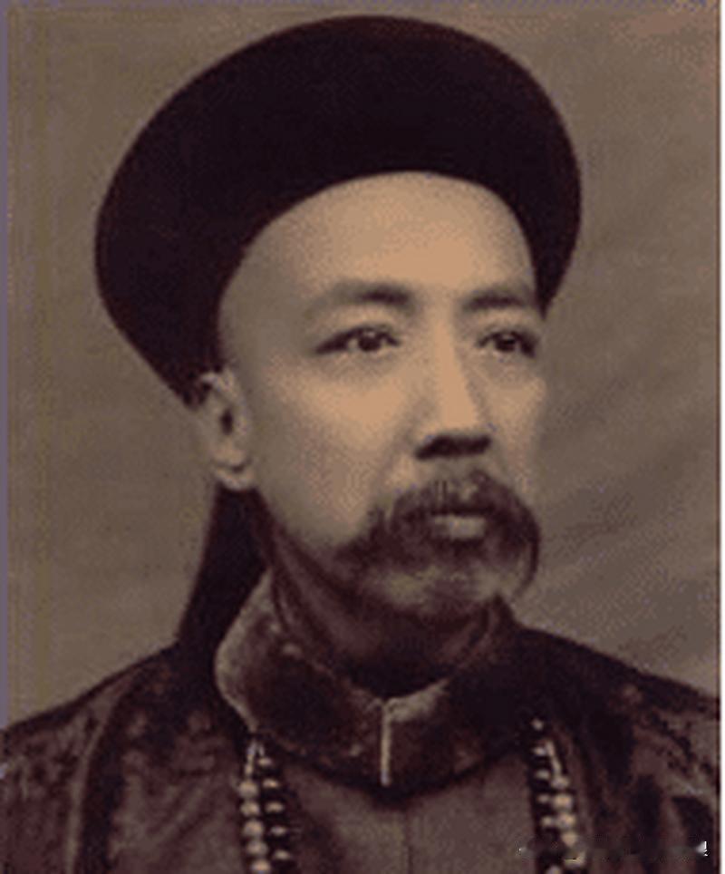 1907年秋瑾被斩首前夕，山阴县令李钟岳对秋瑾明言，“汝死非我意，幸谅之也！”