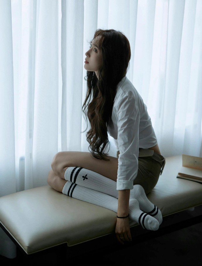 王紫璇，白衣白袜子，柔美清新私服图集​​​