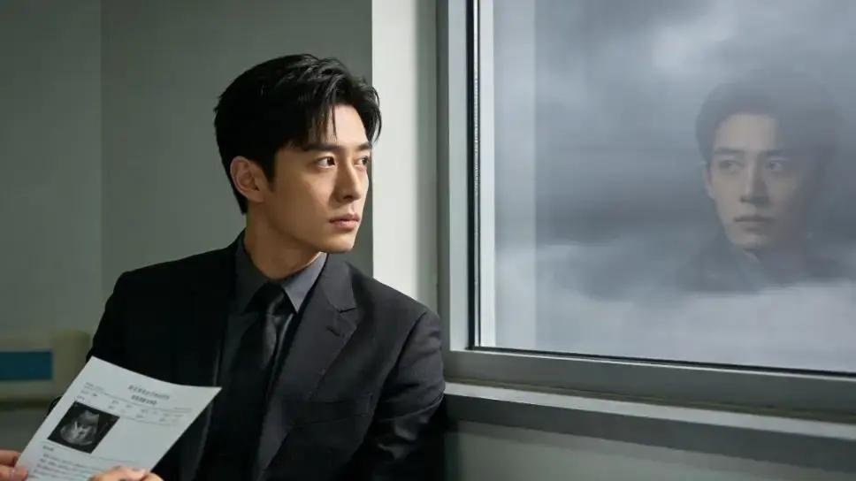 女子离婚时没说自己怀孕，一个人把娃带到九岁。前夫那边查出不育，家族正商量把股