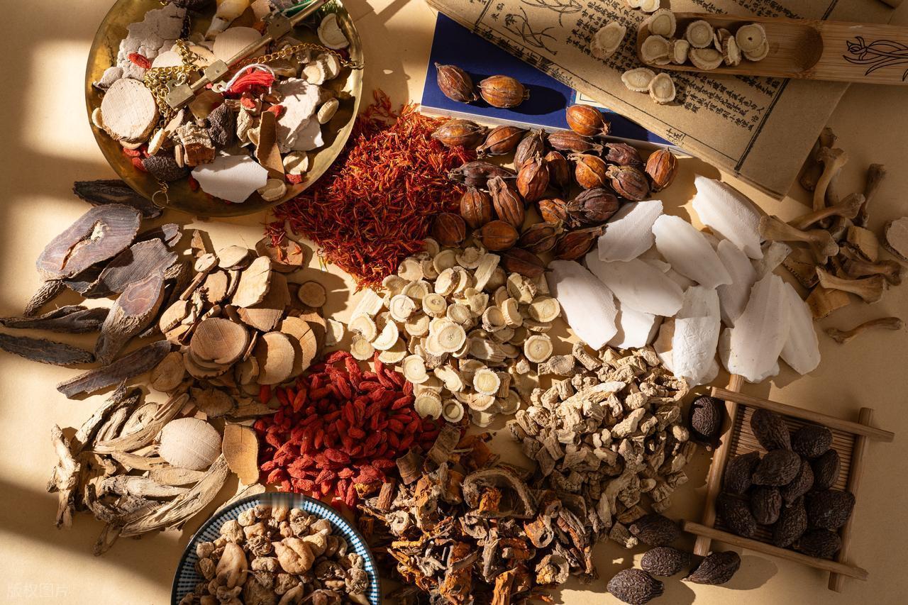 一碗【通络汤】，中风不再慌！活血通络，醒脑开窍，复元扶正 中医常说“久病必瘀