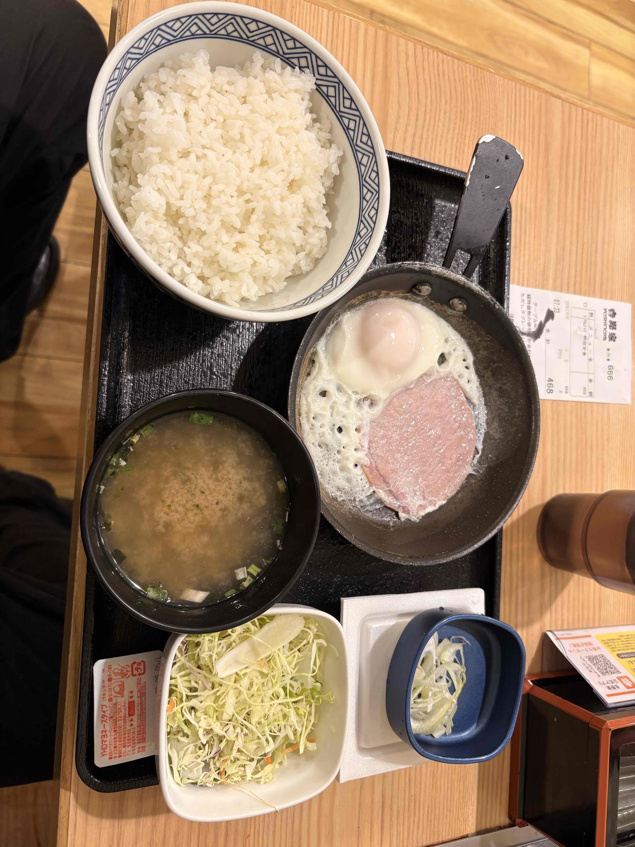 很多时候出去吃饭的时候，我发现套餐里面都会配一个溏心蛋，也就是蛋黄是半生不熟的，