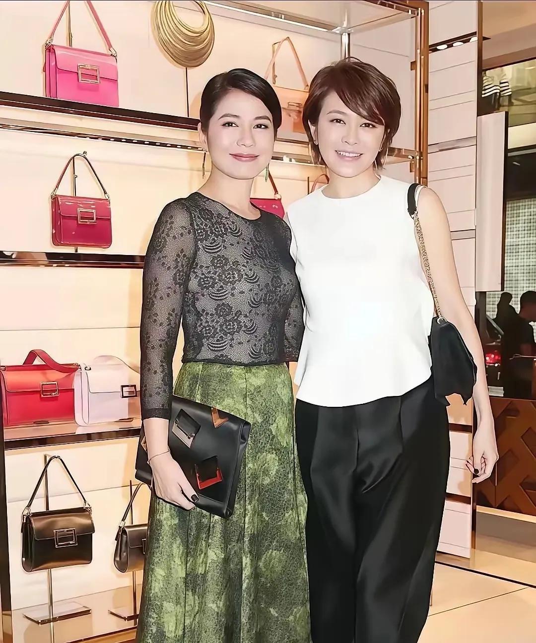 钟楚红、关之琳，两位上世纪的港圈美人，早年就息影了，但她俩当年的风姿让人难忘！