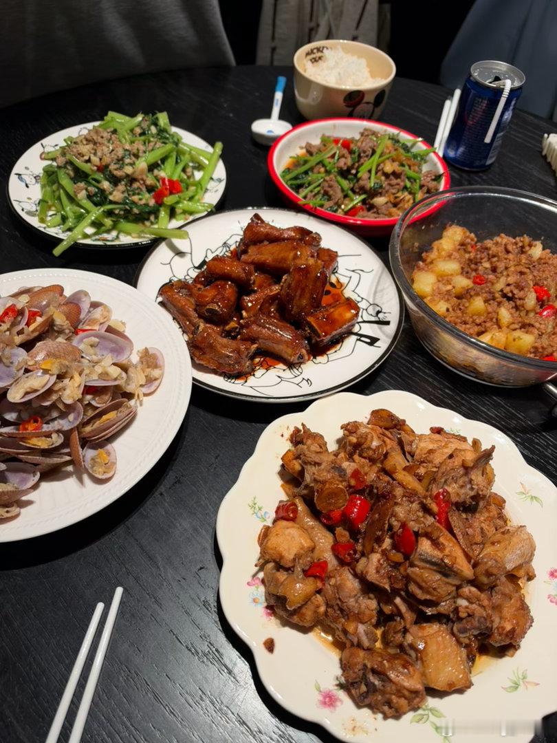 和同事们一起做饭吃好好次^_^​​​