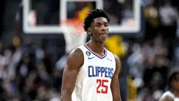 泰伦卢不要的迪亚巴特打爆快船内线快船战胜黄蜂，黄蜂内线迪亚巴特上场35分钟，