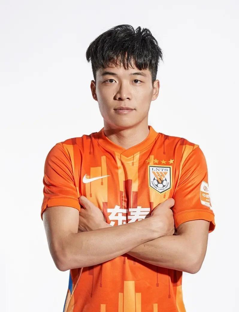 有一说一，在山东泰山打不上主力的段刘愚来到青岛西海岸之后焕发第二春，作为中场球员