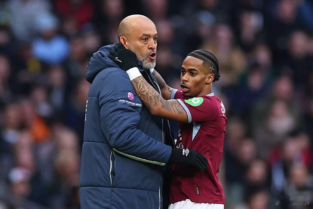 热刺1比2西汉姆联绝望德比，赢球的是努诺，这下子弗兰克悬了。但这仅仅是铁锤帮保