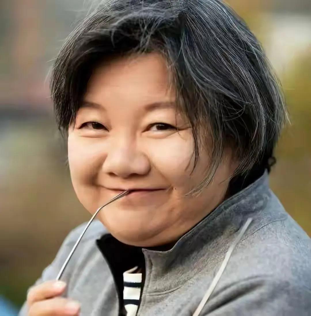 洪晃说：有人说，陈凯歌是利用我得到美国绿卡，这种说法很荒唐，任何男女关系都不可能