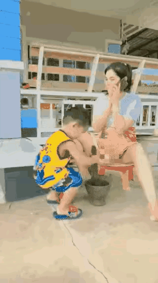 小孩哥一定要严加管教啊，不然，后果不敢想象……