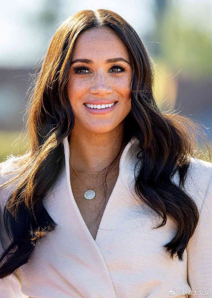 哈里王子老婆回归演戏梅根回归演戏梅根·马克尔(《金装律师》)时隔八年回归演戏，