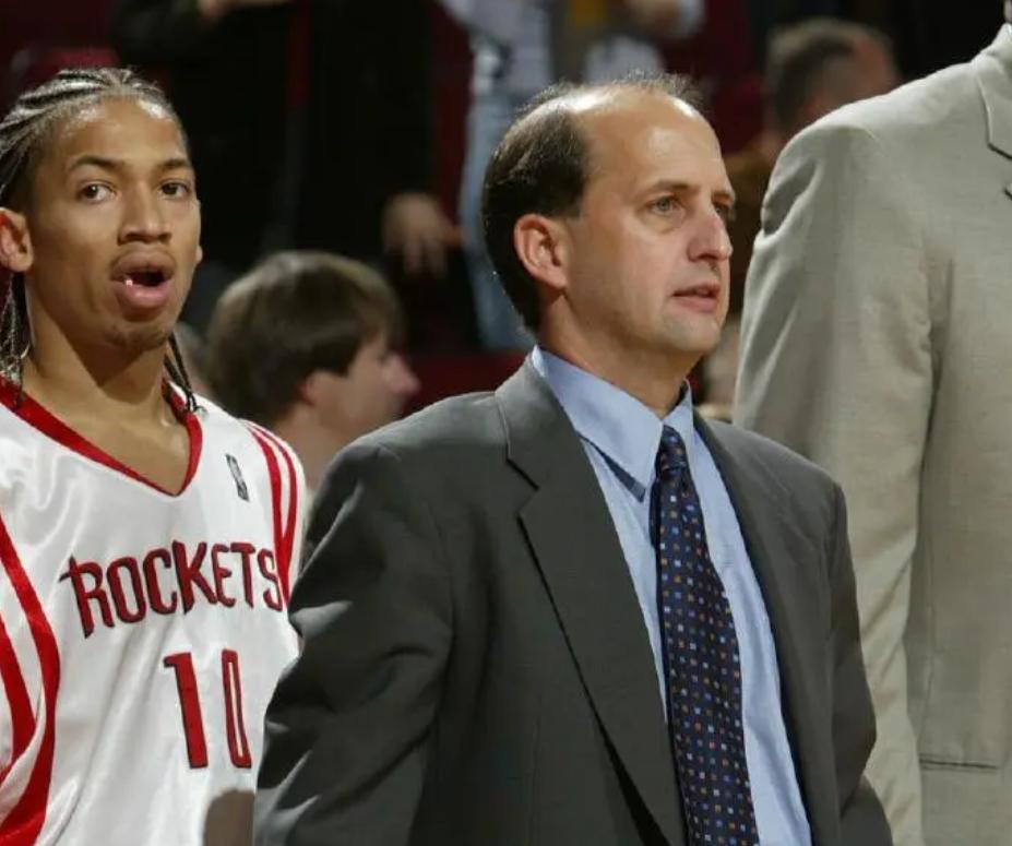 原来泰伦卢也是“火箭旧将”啊！难怪总有人说范甘迪和泰伦卢是“师徒”呢！都差点忘